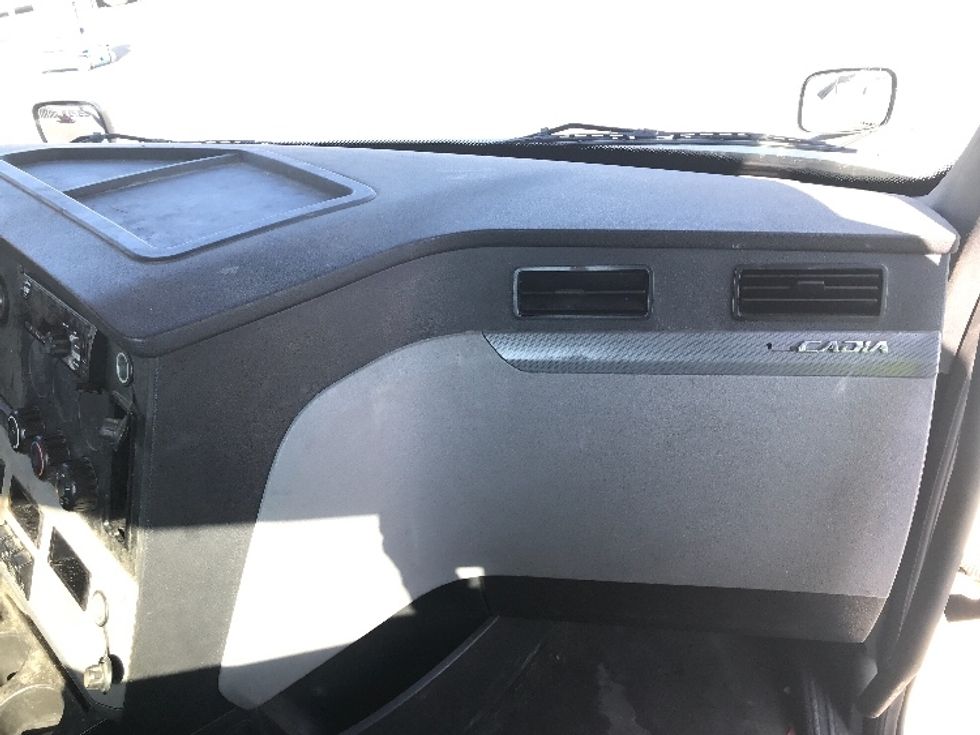 Day Cab Tractor-Heavy Duty Tractors-Freightliner-2018-T12664ST-Kansas City-MO-350,589\n\t\tmiles-$ 44,500 - Image 13