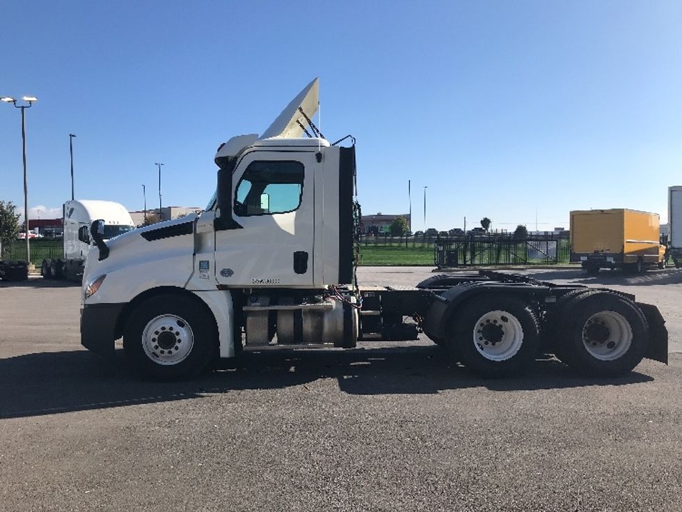 2018 Freightliner Cascadia 126" Day cab photo 4
