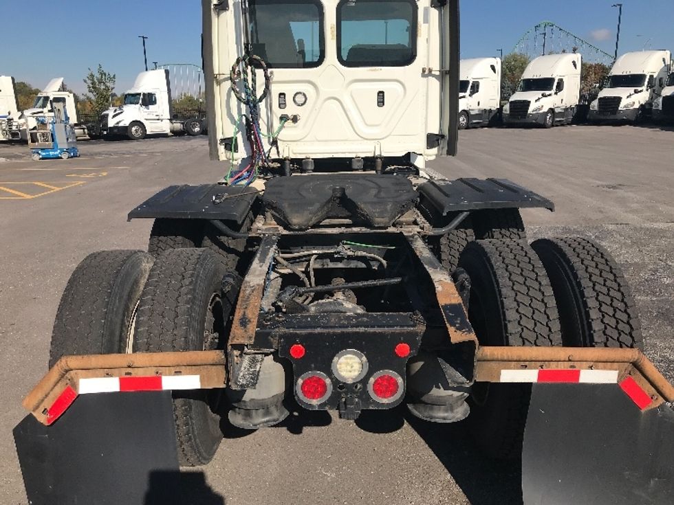 Day Cab Tractor-Heavy Duty Tractors-Freightliner-2018-T12664ST-Kansas City-MO-350,589\n\t\tmiles-$ 44,500 - Image 6