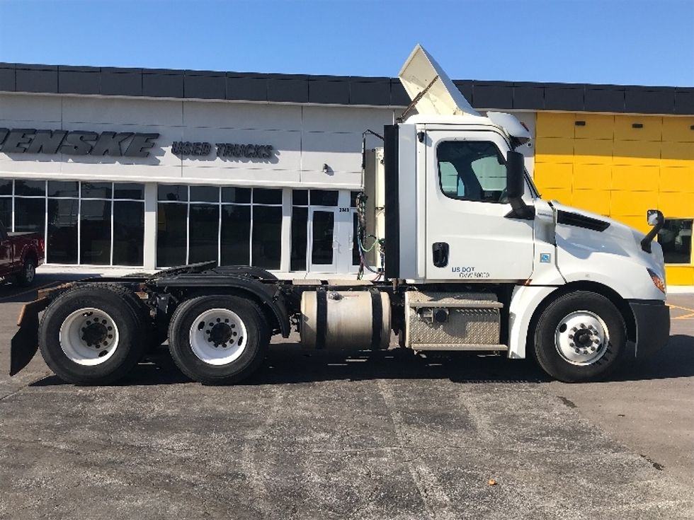 Day Cab Tractor-Heavy Duty Tractors-Freightliner-2018-T12664ST-Kansas City-MO-350,589\n\t\tmiles-$ 44,500 - Image 8