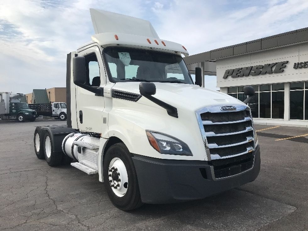 Day Cab Tractor-Heavy Duty Tractors-Freightliner-2018-T12664ST-Kansas City-MO-427,103\n\t\tmiles-$ 40,750 - Image 1