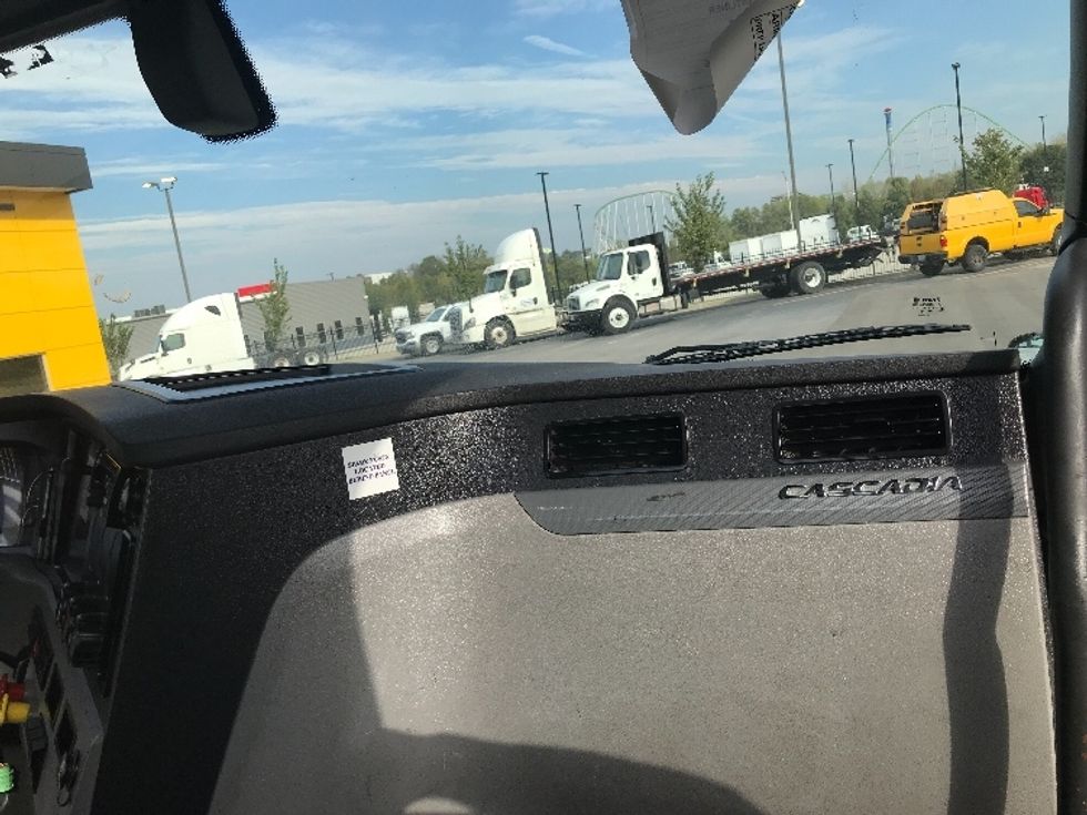 Day Cab Tractor-Heavy Duty Tractors-Freightliner-2018-T12664ST-Kansas City-MO-427,103\n\t\tmiles-$ 40,750 - Image 12