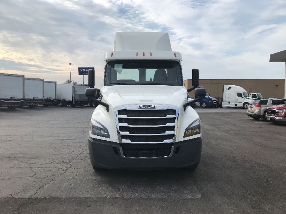 Day Cab Tractor-Heavy Duty Tractors-Freightliner-2018-T12664ST-Kansas City-MO-427,103\n\t\tmiles-$ 40,750 - Image 2