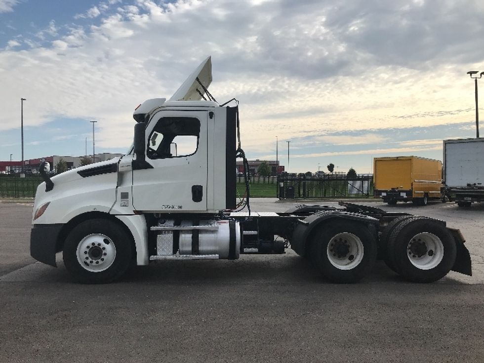 Day Cab Tractor-Heavy Duty Tractors-Freightliner-2018-T12664ST-Kansas City-MO-427,103\n\t\tmiles-$ 40,750 - Image 4