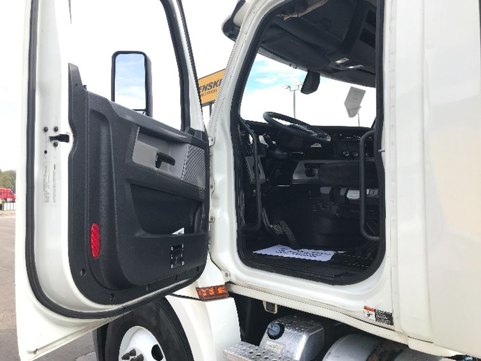 Day Cab Tractor-Heavy Duty Tractors-Freightliner-2018-T12664ST-Kansas City-MO-427,103\n\t\tmiles-$ 40,750 - Image 9