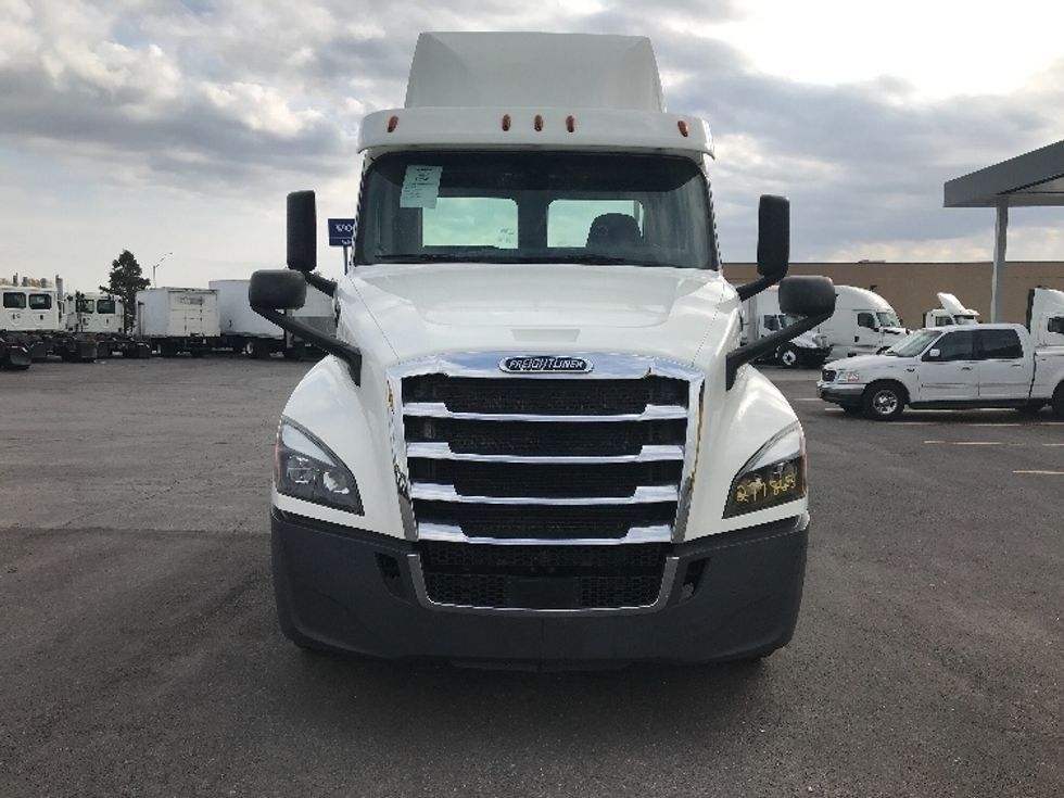 Day Cab Tractor-Heavy Duty Tractors-Freightliner-2018-T12664ST-Kansas City-MO-431,842\n\t\tmiles-$ 40,500 - Image 2