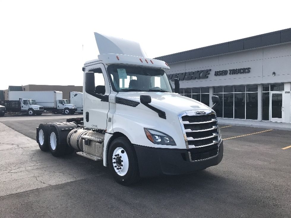 Day Cab Tractor-Heavy Duty Tractors-Freightliner-2018-T12664ST-Kansas City-MO-486,168\n\t\tmiles-$ 37,750 - Image 1
