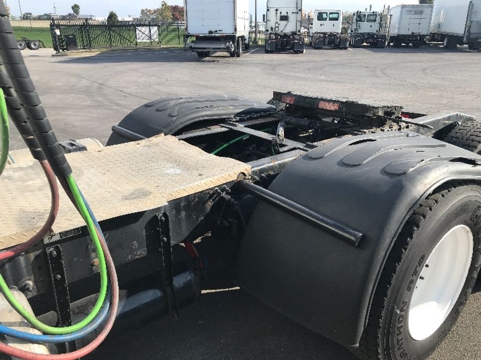Day Cab Tractor-Heavy Duty Tractors-Freightliner-2018-T12664ST-Kansas City-MO-486,168\n\t\tmiles-$ 37,750 - Image 17