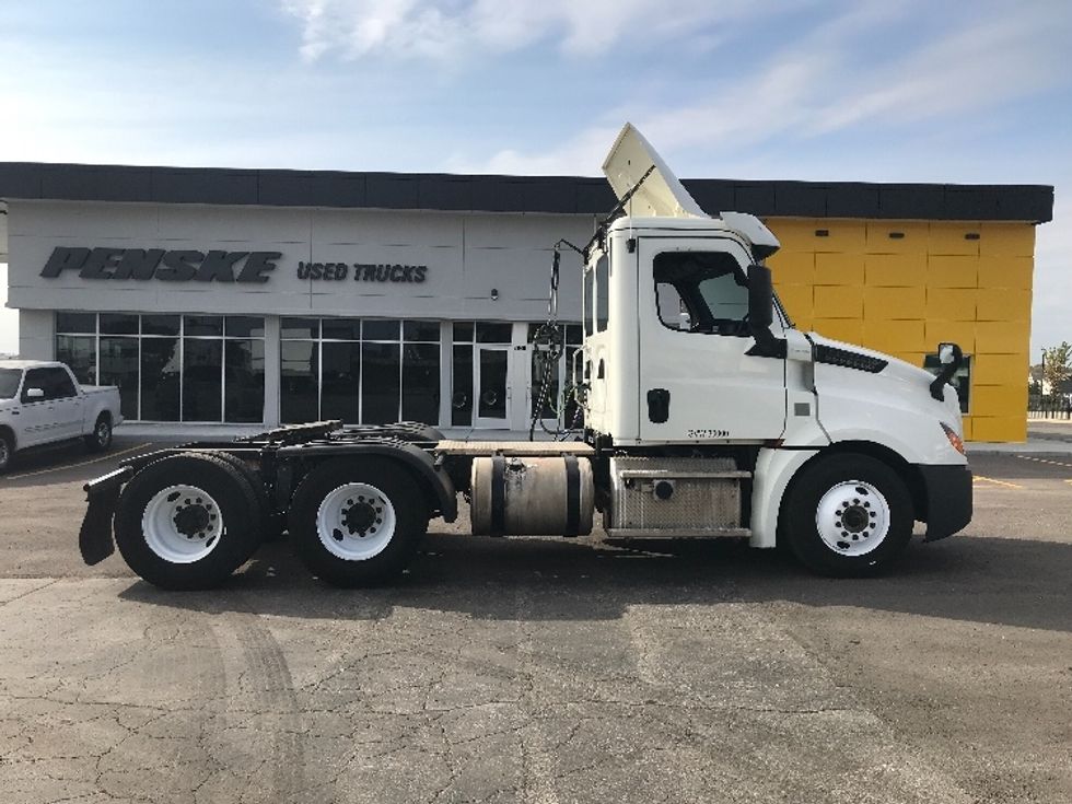 Day Cab Tractor-Heavy Duty Tractors-Freightliner-2018-T12664ST-Kansas City-MO-486,168\n\t\tmiles-$ 37,750 - Image 8