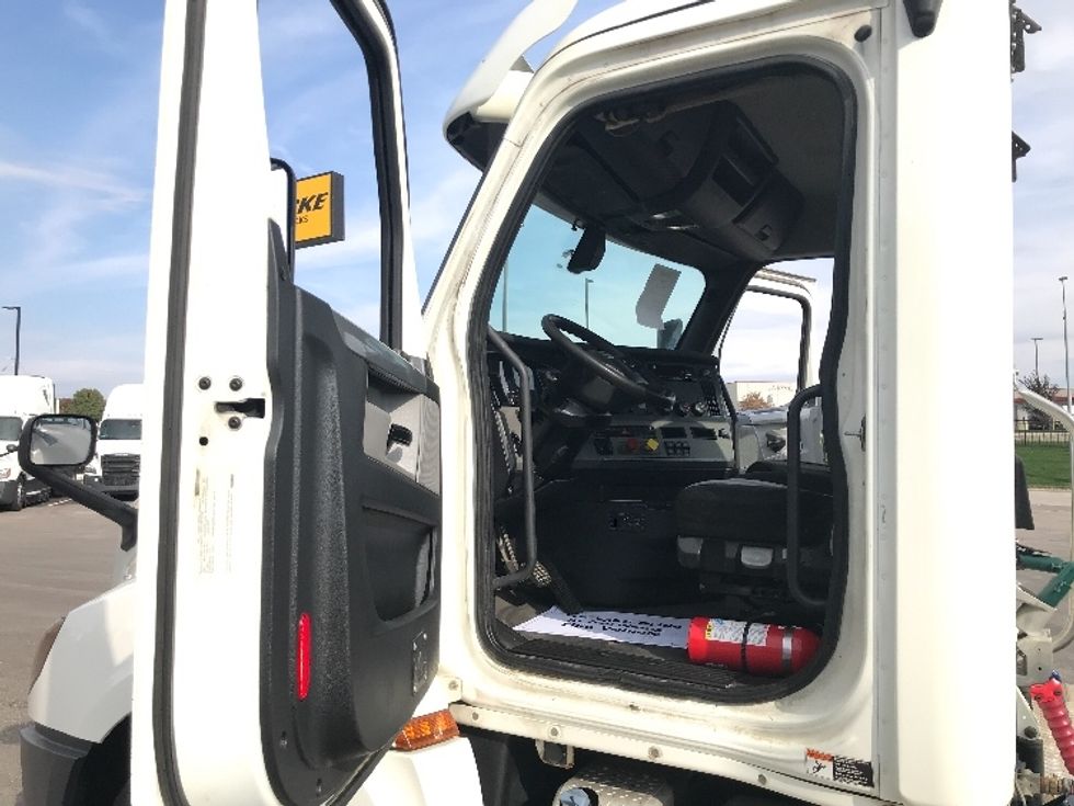 Day Cab Tractor-Heavy Duty Tractors-Freightliner-2018-T12664ST-Kansas City-MO-486,168\n\t\tmiles-$ 37,750 - Image 9