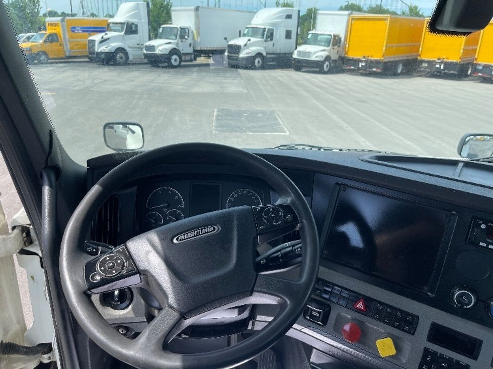 Day Cab Tractor-Heavy Duty Tractors-Freightliner-2018-T12664ST-Kansas City-MO-608,749\n\t\tmiles-$ 32,500 - Image 11