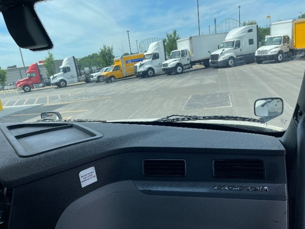 Day Cab Tractor-Heavy Duty Tractors-Freightliner-2018-T12664ST-Kansas City-MO-608,749\n\t\tmiles-$ 32,500 - Image 13