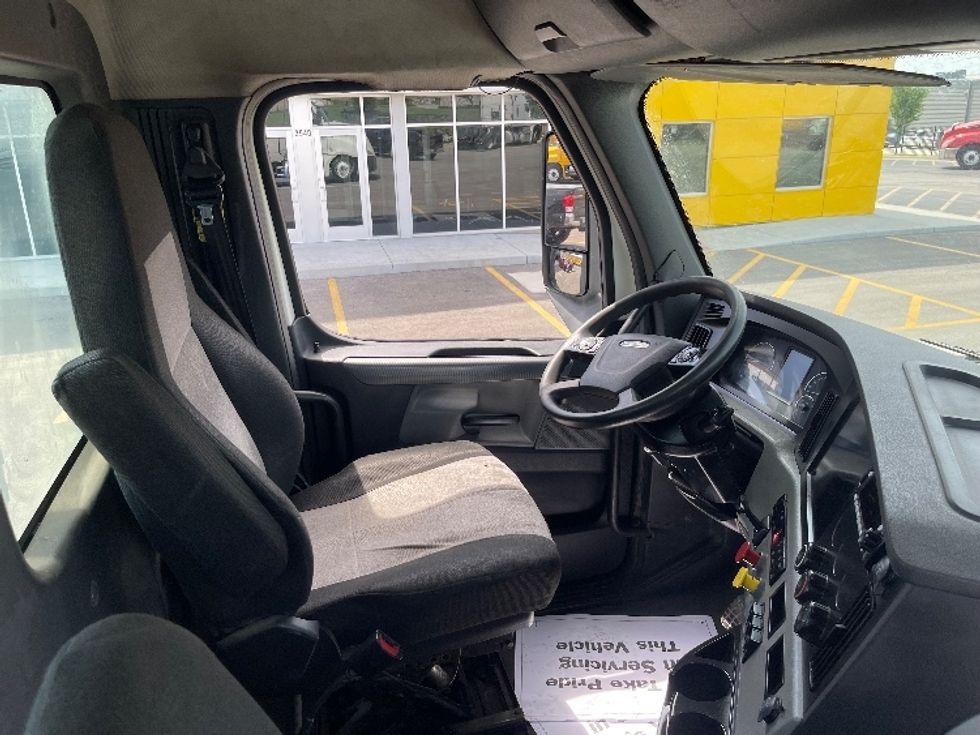 Day Cab Tractor-Heavy Duty Tractors-Freightliner-2018-T12664ST-Kansas City-MO-608,749\n\t\tmiles-$ 32,500 - Image 14