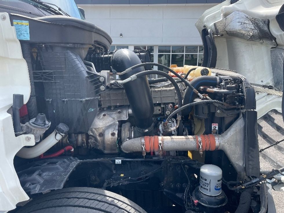 Day Cab Tractor-Heavy Duty Tractors-Freightliner-2018-T12664ST-Kansas City-MO-608,749\n\t\tmiles-$ 32,500 - Image 15