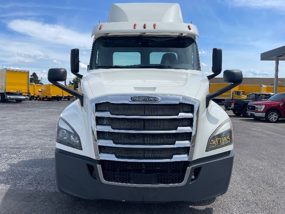 Day Cab Tractor-Heavy Duty Tractors-Freightliner-2018-T12664ST-Kansas City-MO-608,749\n\t\tmiles-$ 32,500 - Image 2
