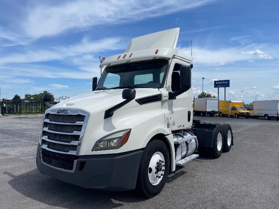 Day Cab Tractor-Heavy Duty Tractors-Freightliner-2018-T12664ST-Kansas City-MO-608,749\n\t\tmiles-$ 32,500 - Image 3