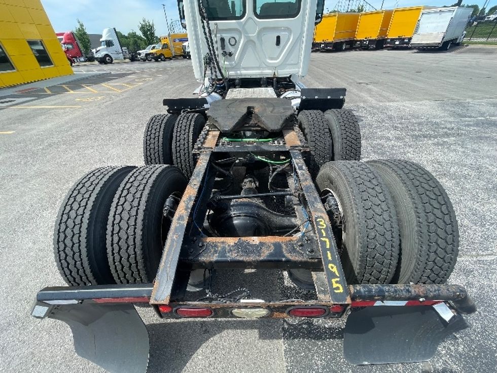 Day Cab Tractor-Heavy Duty Tractors-Freightliner-2018-T12664ST-Kansas City-MO-608,749\n\t\tmiles-$ 32,500 - Image 6