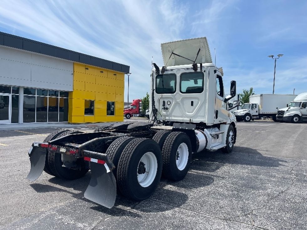 Day Cab Tractor-Heavy Duty Tractors-Freightliner-2018-T12664ST-Kansas City-MO-608,749\n\t\tmiles-$ 32,500 - Image 7