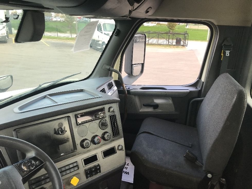 Day Cab Tractor-Heavy Duty Tractors-Freightliner-2018-T12664ST-Kansas City-MO-725,756\n\t\tmiles-$ 22,250 - Image 10