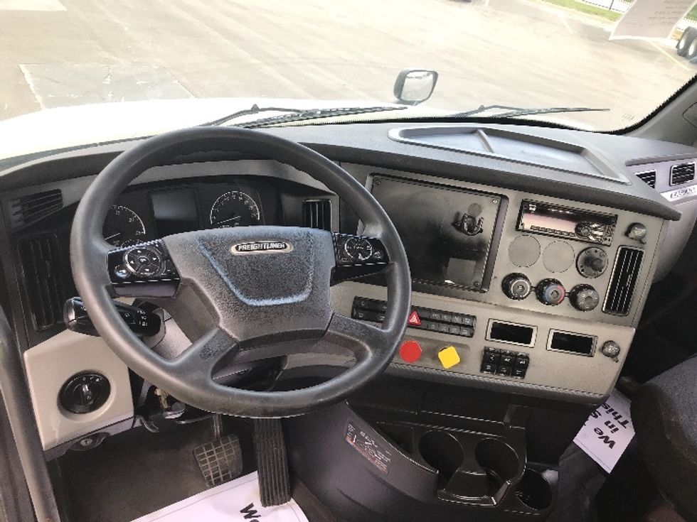 Day Cab Tractor-Heavy Duty Tractors-Freightliner-2018-T12664ST-Kansas City-MO-725,756\n\t\tmiles-$ 22,250 - Image 11