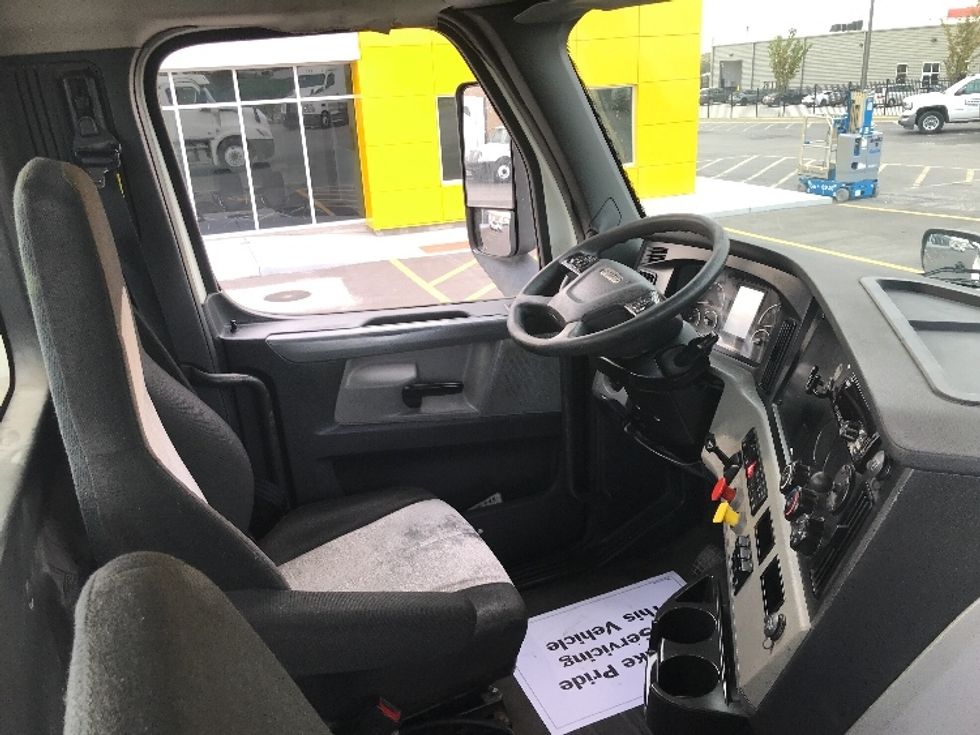 Day Cab Tractor-Heavy Duty Tractors-Freightliner-2018-T12664ST-Kansas City-MO-725,756\n\t\tmiles-$ 22,250 - Image 14