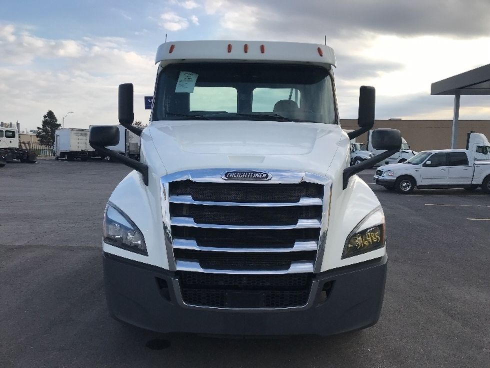 Day Cab Tractor-Heavy Duty Tractors-Freightliner-2018-T12664ST-Kansas City-MO-725,756\n\t\tmiles-$ 22,250 - Image 2