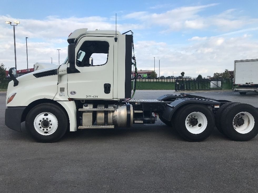 Day Cab Tractor-Heavy Duty Tractors-Freightliner-2018-T12664ST-Kansas City-MO-725,756\n\t\tmiles-$ 22,250 - Image 4