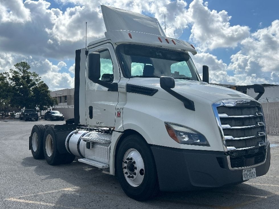 Day Cab Tractor-Heavy Duty Tractors-Freightliner-2018-T12664ST-Katy-TX-368,002\n\t\tmiles-$ 45,000 - Image 1
