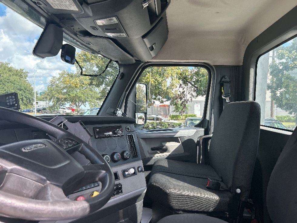 Day Cab Tractor-Heavy Duty Tractors-Freightliner-2018-T12664ST-Katy-TX-368,002\n\t\tmiles-$ 45,000 - Image 10