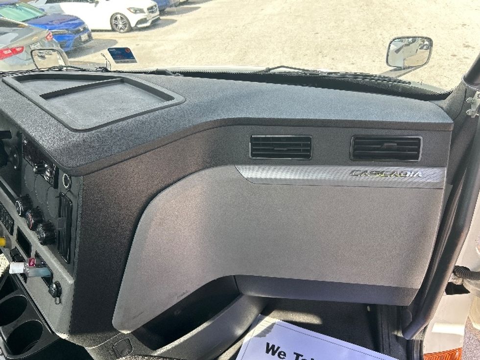 Day Cab Tractor-Heavy Duty Tractors-Freightliner-2018-T12664ST-Katy-TX-368,002\n\t\tmiles-$ 45,000 - Image 13