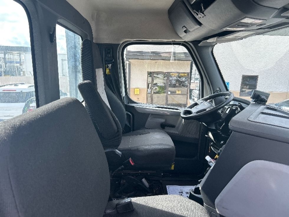 Day Cab Tractor-Heavy Duty Tractors-Freightliner-2018-T12664ST-Katy-TX-368,002\n\t\tmiles-$ 45,000 - Image 14