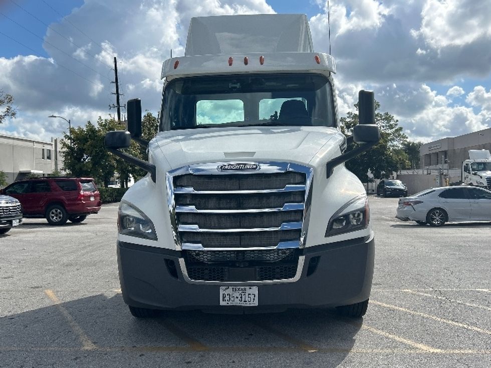 Day Cab Tractor-Heavy Duty Tractors-Freightliner-2018-T12664ST-Katy-TX-368,002\n\t\tmiles-$ 45,000 - Image 2