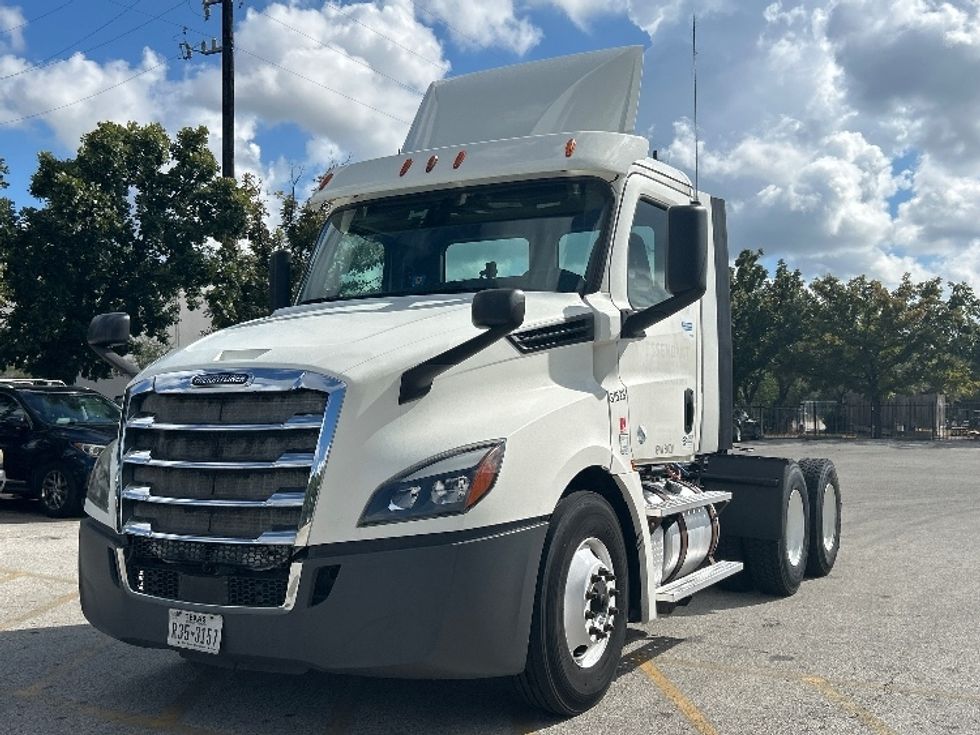 Day Cab Tractor-Heavy Duty Tractors-Freightliner-2018-T12664ST-Katy-TX-368,002\n\t\tmiles-$ 45,000 - Image 3