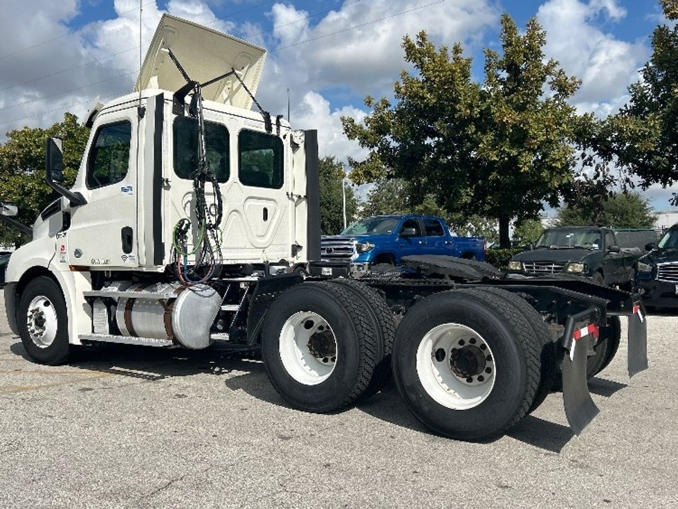 Day Cab Tractor-Heavy Duty Tractors-Freightliner-2018-T12664ST-Katy-TX-368,002\n\t\tmiles-$ 45,000 - Image 5