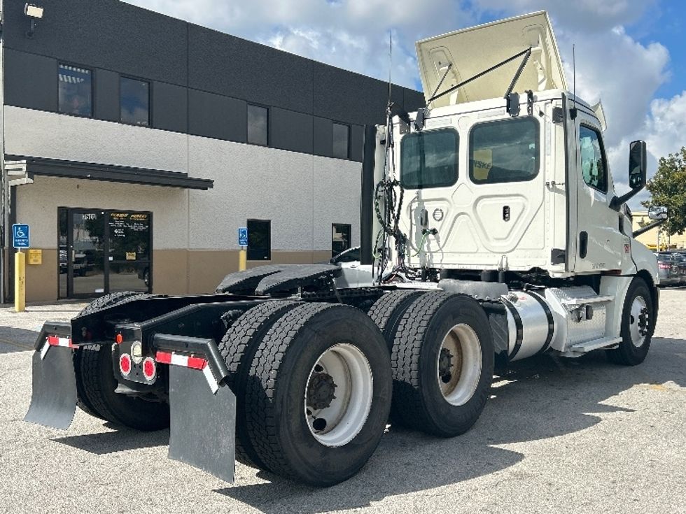 Day Cab Tractor-Heavy Duty Tractors-Freightliner-2018-T12664ST-Katy-TX-368,002\n\t\tmiles-$ 45,000 - Image 7