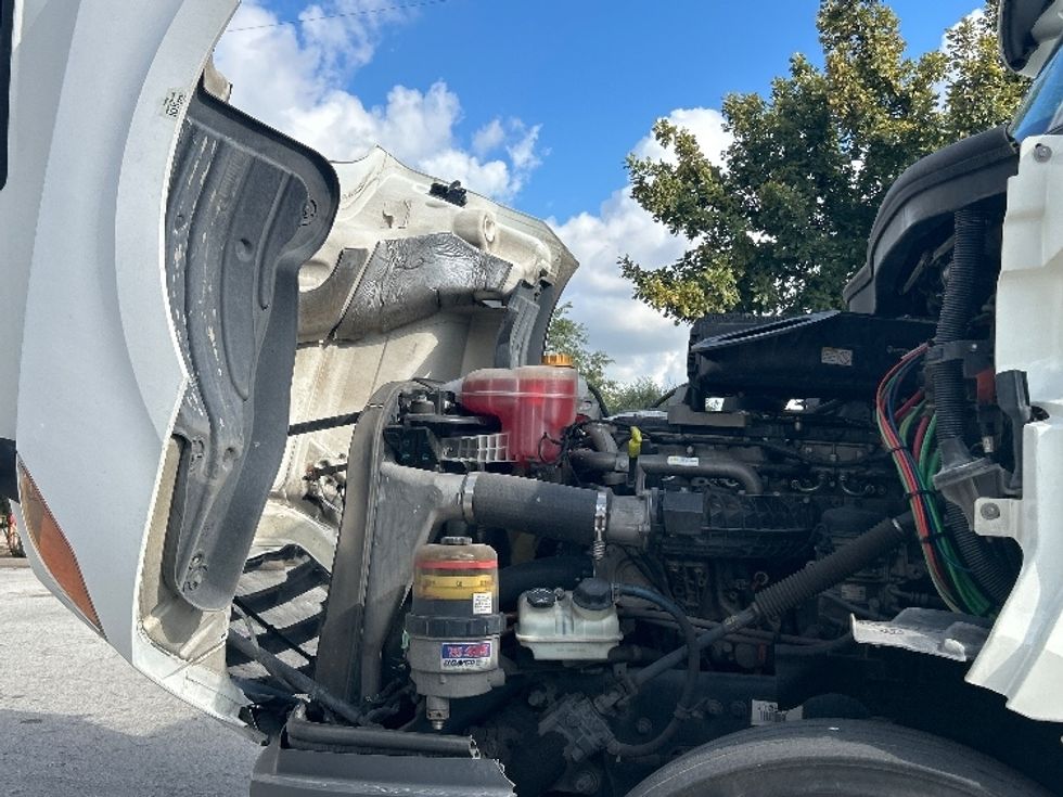 Day Cab Tractor-Heavy Duty Tractors-Freightliner-2018-T12664ST-Katy-TX-477,549\n\t\tmiles-$ 39,250 - Image 16