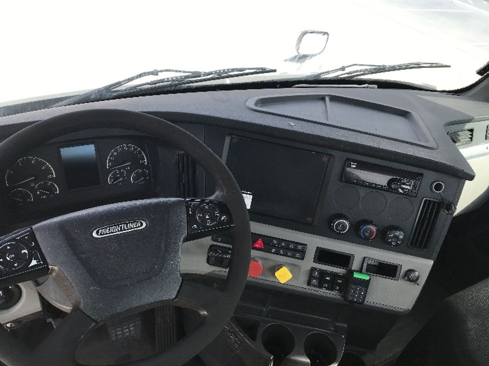Day Cab Tractor-Heavy Duty Tractors-Freightliner-2018-T12664ST-Katy-TX-688,056\n\t\tmiles-$ 27,750 - Image 11