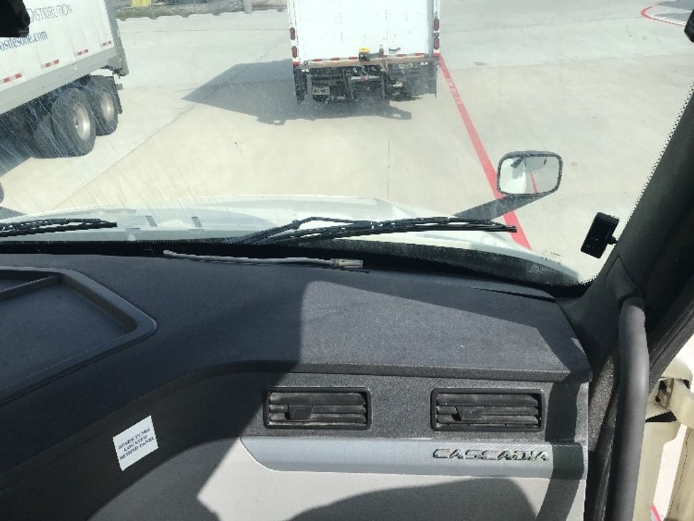 Day Cab Tractor-Heavy Duty Tractors-Freightliner-2018-T12664ST-Katy-TX-688,056\n\t\tmiles-$ 27,750 - Image 13