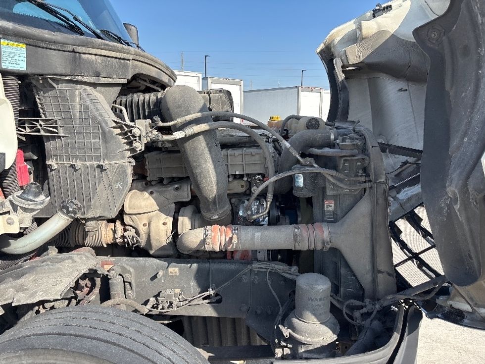 Day Cab Tractor-Heavy Duty Tractors-Freightliner-2018-T12664ST-Katy-TX-688,056\n\t\tmiles-$ 27,750 - Image 15