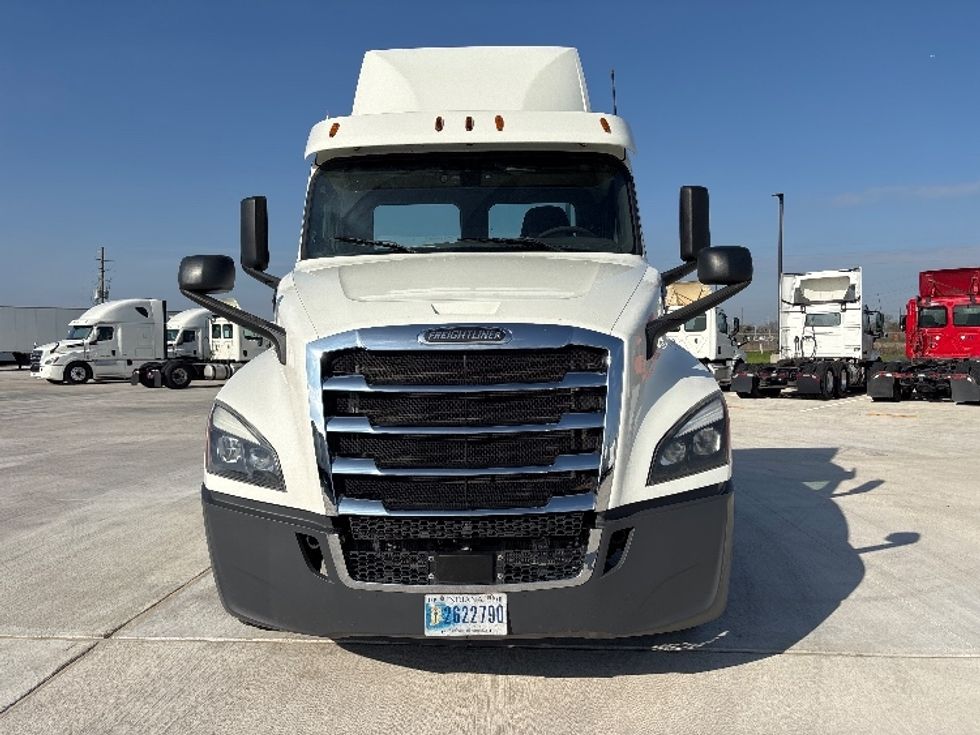 Day Cab Tractor-Heavy Duty Tractors-Freightliner-2018-T12664ST-Katy-TX-688,056\n\t\tmiles-$ 27,750 - Image 2