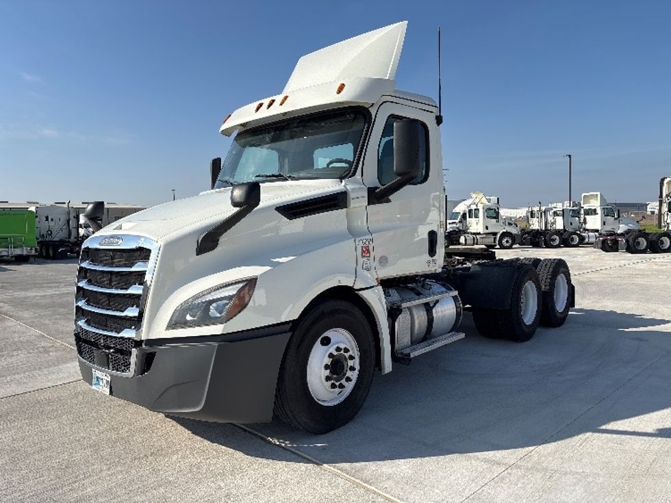 Day Cab Tractor-Heavy Duty Tractors-Freightliner-2018-T12664ST-Katy-TX-688,056\n\t\tmiles-$ 27,750 - Image 3