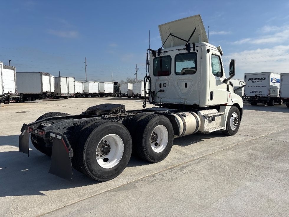Day Cab Tractor-Heavy Duty Tractors-Freightliner-2018-T12664ST-Katy-TX-688,056\n\t\tmiles-$ 27,750 - Image 7