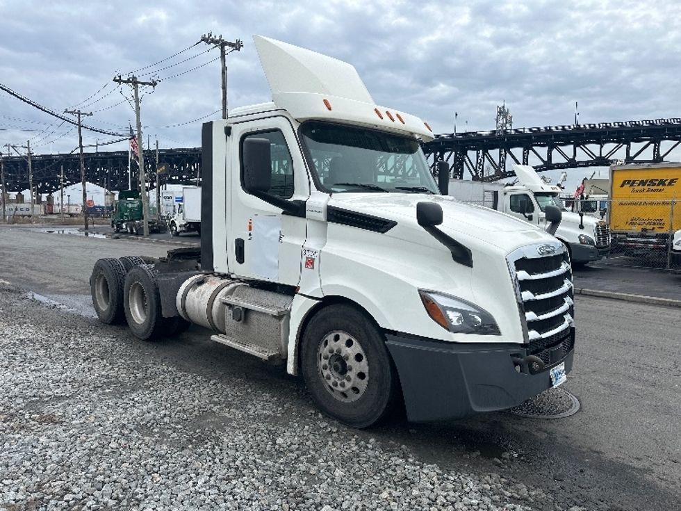 Day Cab Tractor-Heavy Duty Tractors-Freightliner-2018-T12664ST-Kearny-NJ-203,693\n\t\tmiles-$ 53,500 - Image 1