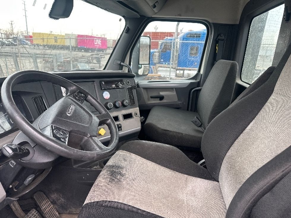 Day Cab Tractor-Heavy Duty Tractors-Freightliner-2018-T12664ST-Kearny-NJ-203,693\n\t\tmiles-$ 53,500 - Image 10