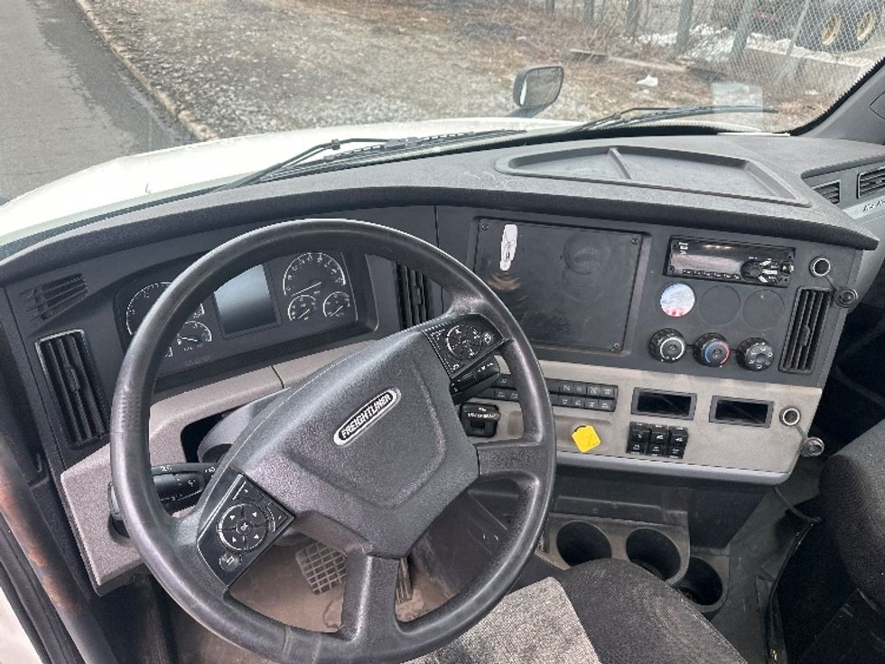 Day Cab Tractor-Heavy Duty Tractors-Freightliner-2018-T12664ST-Kearny-NJ-203,693\n\t\tmiles-$ 53,500 - Image 11