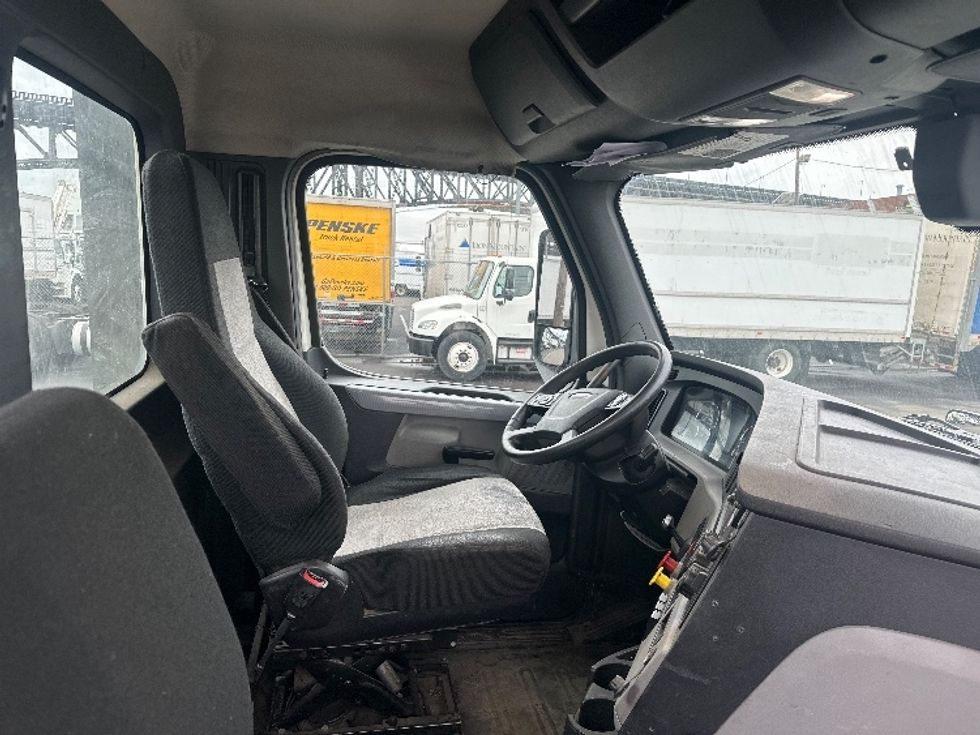 Day Cab Tractor-Heavy Duty Tractors-Freightliner-2018-T12664ST-Kearny-NJ-203,693\n\t\tmiles-$ 53,500 - Image 14