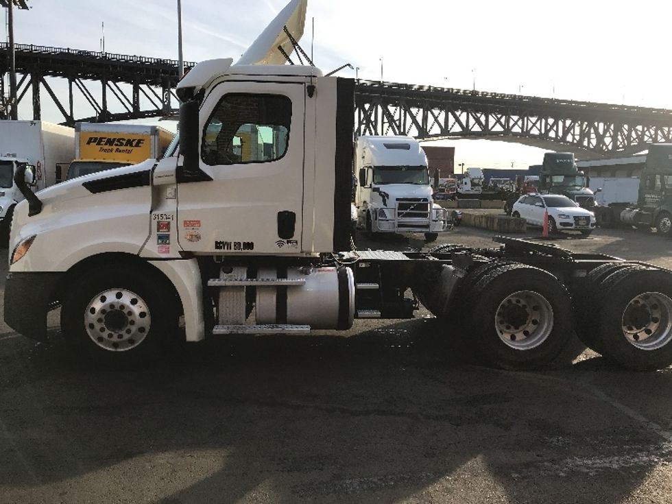 Day Cab Tractor-Heavy Duty Tractors-Freightliner-2018-T12664ST-Kearny-NJ-203,693\n\t\tmiles-$ 53,500 - Image 4