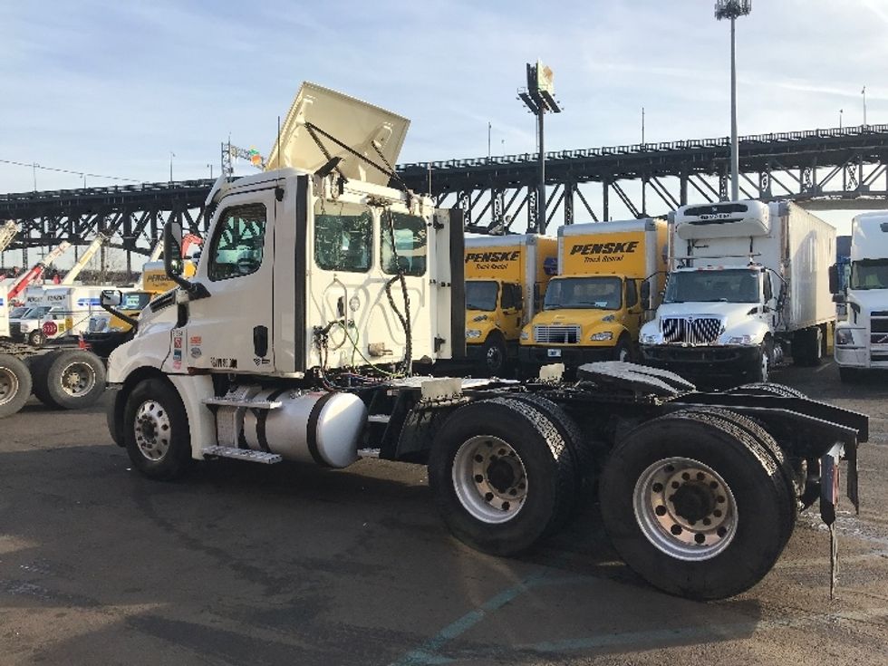 Day Cab Tractor-Heavy Duty Tractors-Freightliner-2018-T12664ST-Kearny-NJ-203,693\n\t\tmiles-$ 53,500 - Image 5