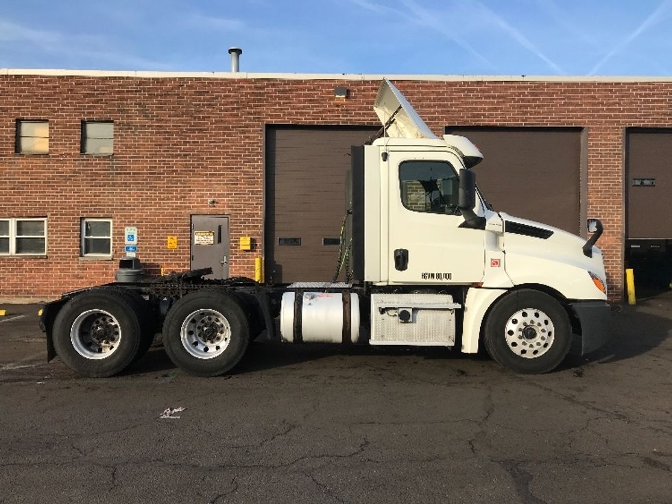 Day Cab Tractor-Heavy Duty Tractors-Freightliner-2018-T12664ST-Kearny-NJ-203,693\n\t\tmiles-$ 53,500 - Image 8