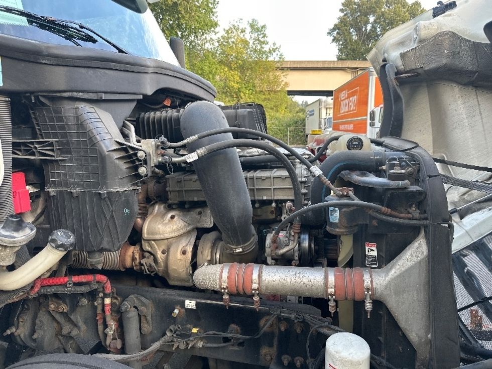 Day Cab Tractor-Heavy Duty Tractors-Freightliner-2018-T12664ST-Kent-WA-424,245\n\t\tmiles-$ 41,000 - Image 15